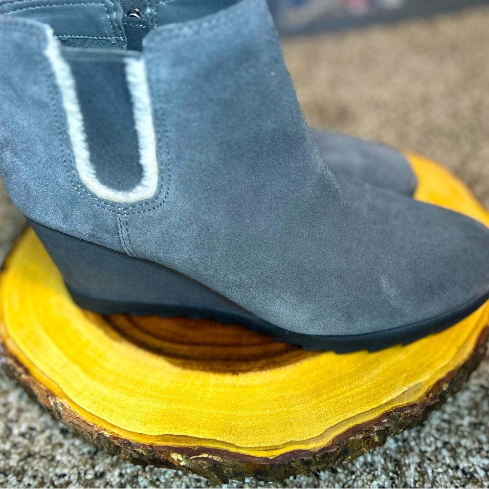 Never Worn Koolaburra by Ugg Women's Yonela Stone Grey Wedge Boot; Size 11